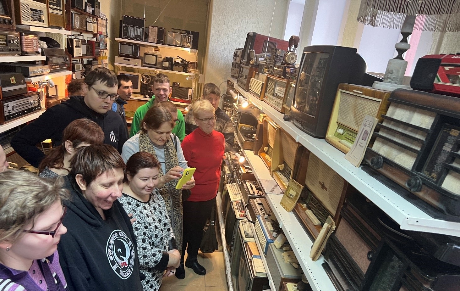 Музейную экспозицию имени П.П. Карповича «Радионостальгия» посетили представители ТЦСОН Партизанского района г. Минска