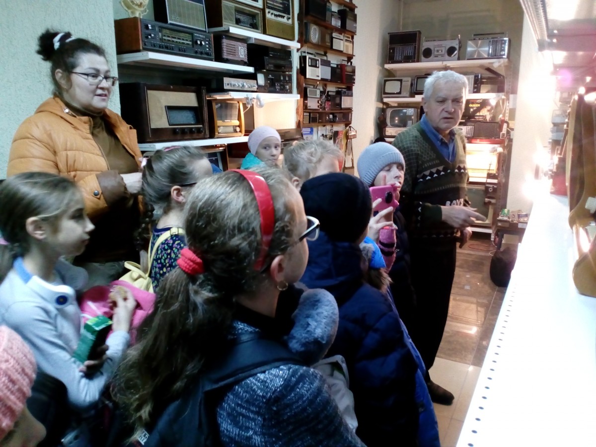 Учителя и учащиеся средней школы №12 посетили музей ИИТ БГУИР 