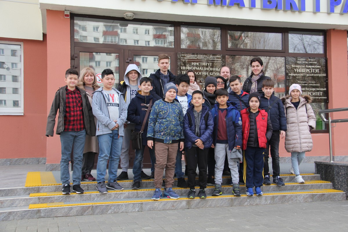 В ИИТ БГУИР  на базе Академии информатики для школьников организовано обучение в IT сфере для школьников из Узбекистана