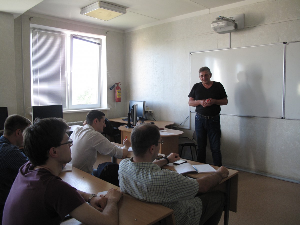 В ИИТ БГУИР проходят занятия по образовательной программе повышения квалификации «Технологии проектирования на ПЛИС. 1 этап»