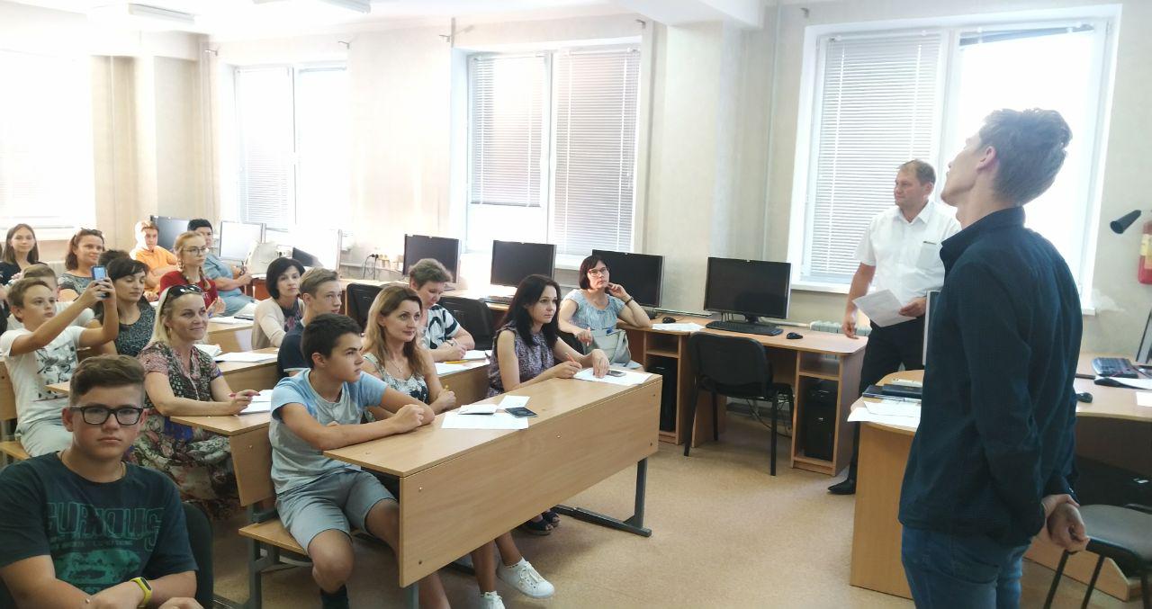 В Институте информационных технологий прошли первые организационные собрания Академии информатики для школьников при БГУИР