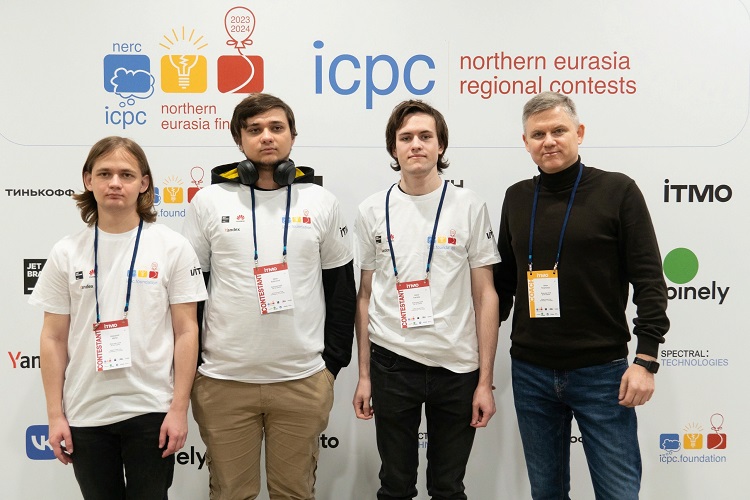 Под руководством заведующего кафедрой ИСиТ сборная команда студентов БГУИР стала призером Финала Северной Евразии студенческого командного чемпионата по программированию